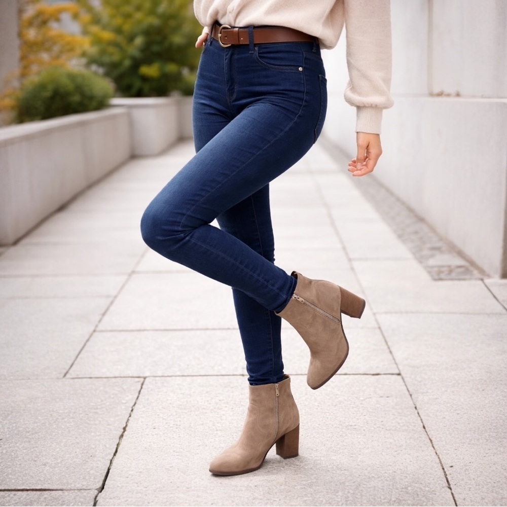 LOFT High-Rise Dark Blue‎ Slim Denim Legging with Pockets, Size 8